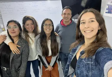 González y Lang en clase de Comunicación Institucional