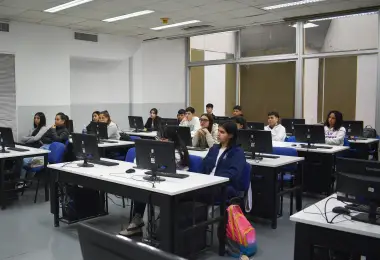 Inmersión de jóvenes estudiantes de secundaria a la vida universitaria y laboral