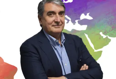 Raúl Cheyllada presenta Esp. en Negocios Internacionales