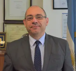 OSCAR NAVÓS.jpg