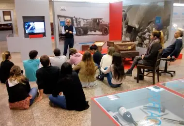 Alumnos de EAN en el museo de la AFIP