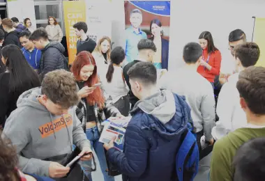 Estudiantes y graduados más cerca de las empresas