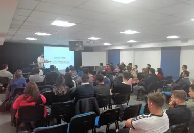 EAN recibe a expertos en Fintech y pagos internacionales